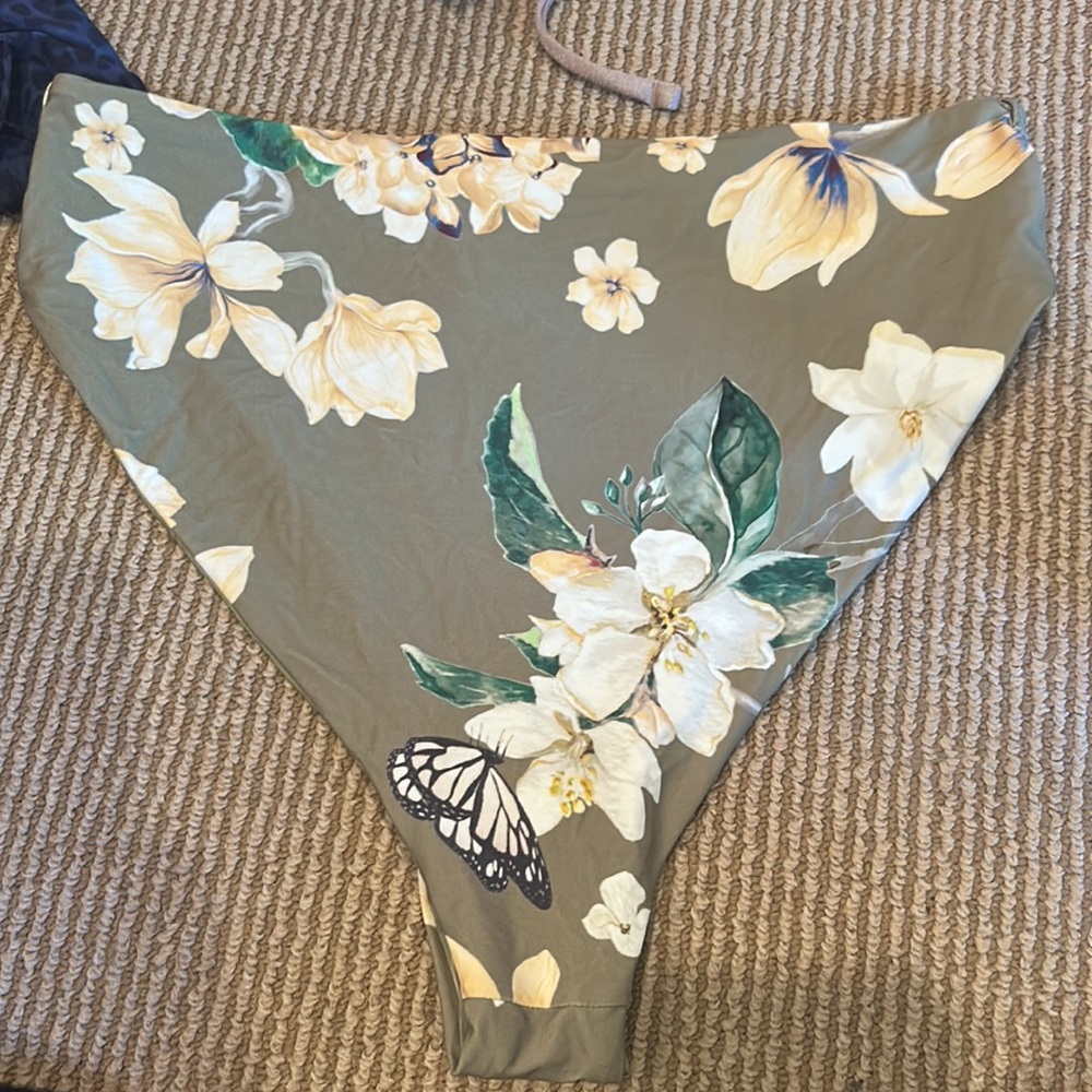 NWT WEWOREWHAT high waist emily bottom in romantic Floral sage size medium - Picture 7 of 11
